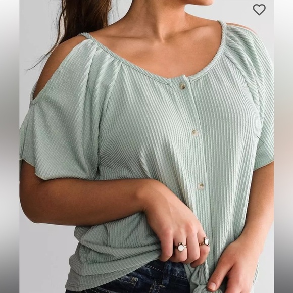 Day trip size large cold shoulder toe front top - Picture 2 of 7